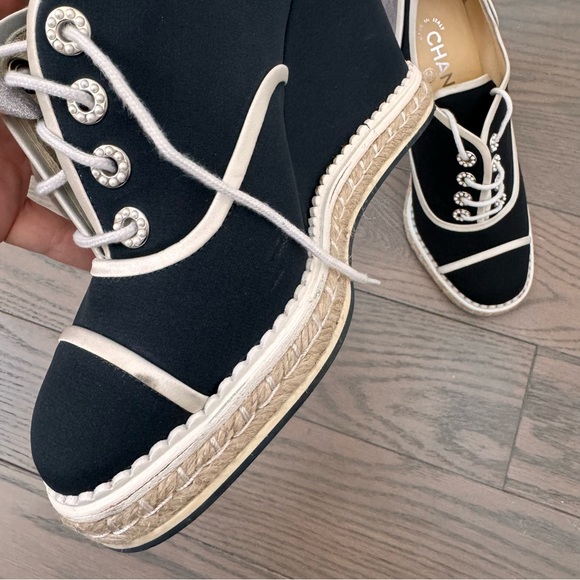 CHANEL Cruise 2016 Espadrille Wedges 39 Navy Canvas Faux Pearl Jute Trim Satin - Picture 6 of 12